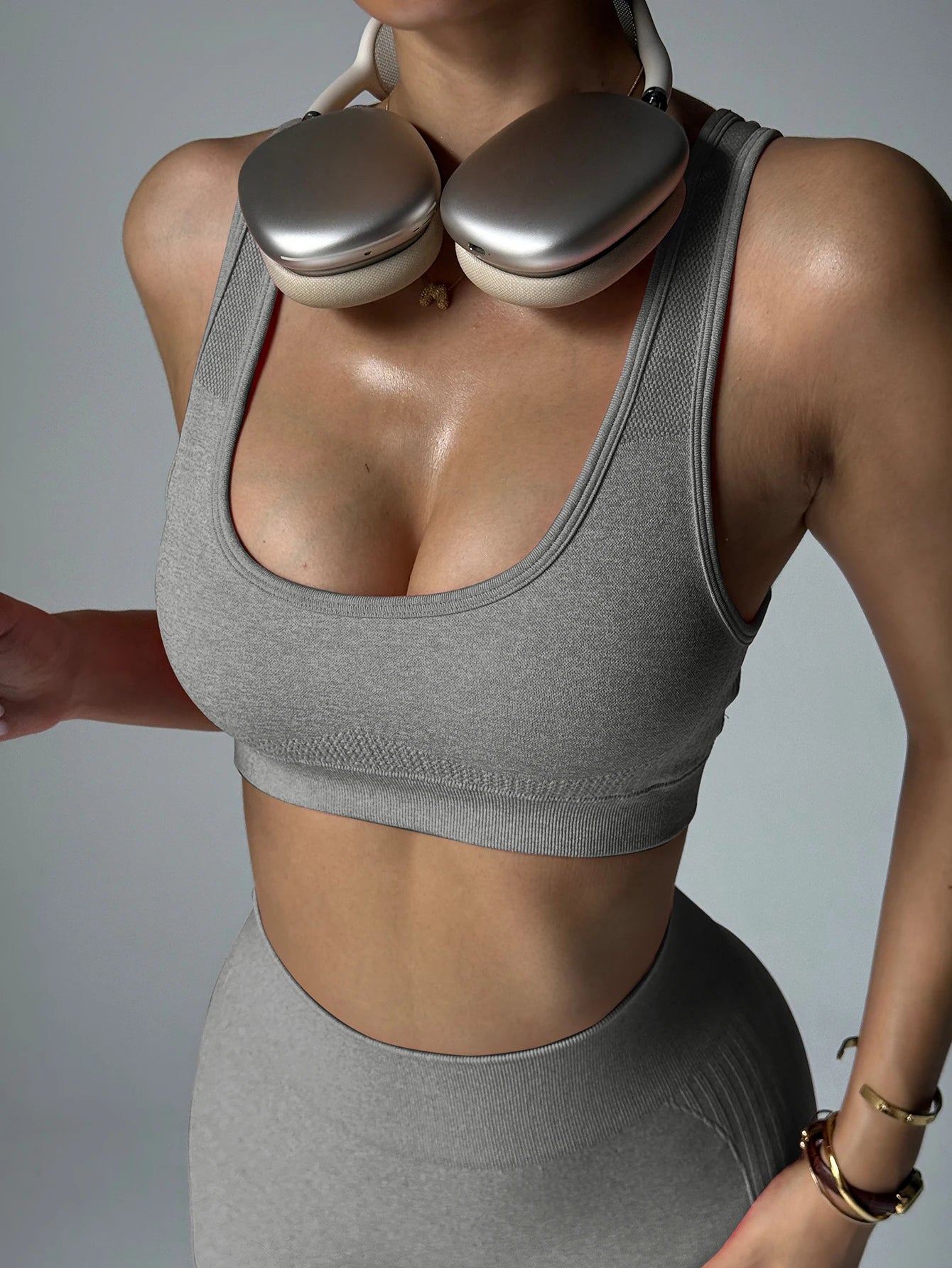 Seamless Yoga Set – Bra & Shorts